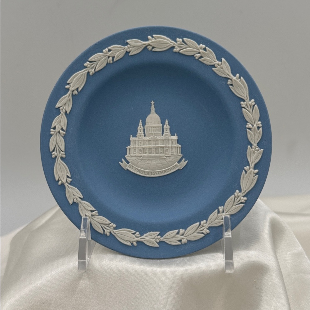 Wedgwood blue jasperware trinket dish or plate featuring St. Paul's Cathedral.